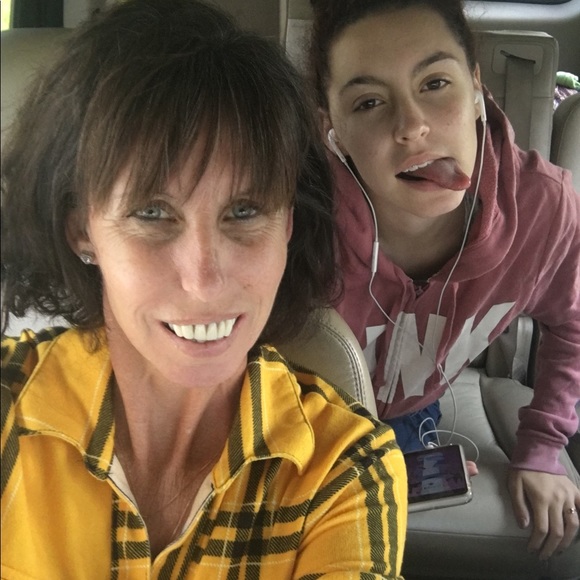 Meet your Posher, Candace - Picture 2 of 2